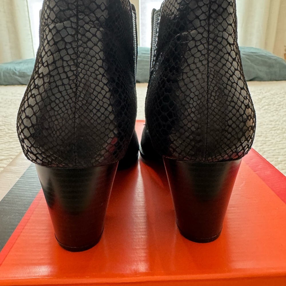 Vionic Anne black suede/snake bootie w/tassel zip 9.5W like new/worn only once - Picture 3 of 11